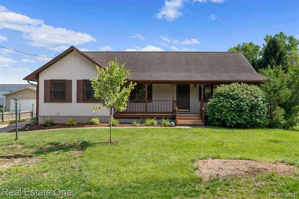 Homes For Sale - 20920 Mckishnie Street <br/> Clinton Township, MI 48035