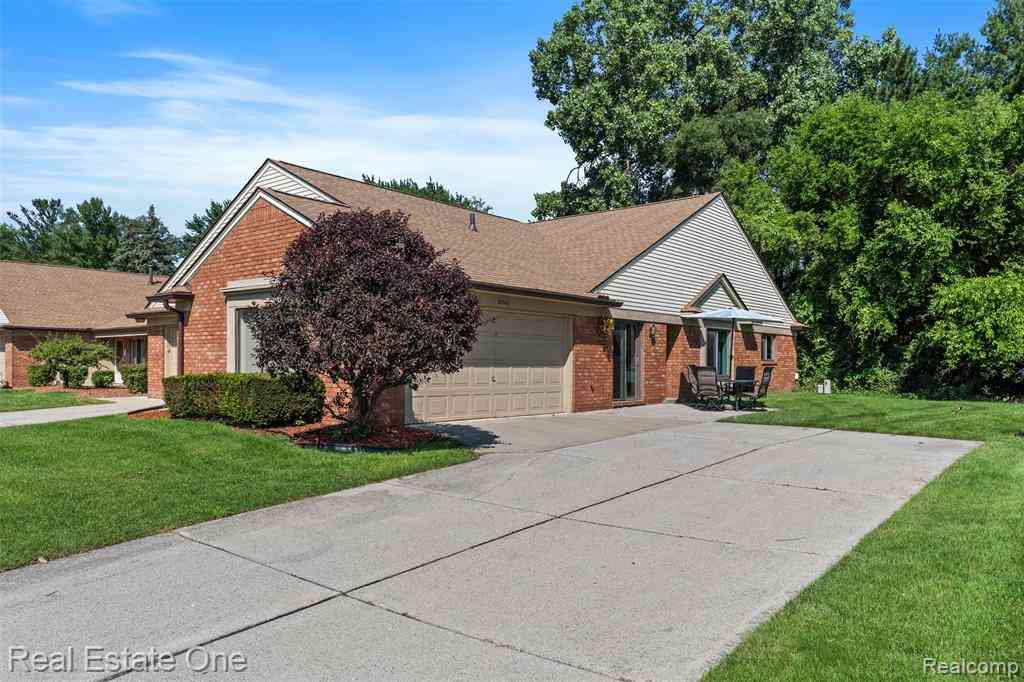 Condo For Sale - 38563 Palm Meadow Drive <br/> Clinton Township, MI 48036
