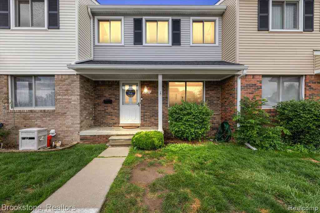 Condo For Sale - 37077 Brynford Drive <br/> Macomb County, Clinton Township, MI 48036