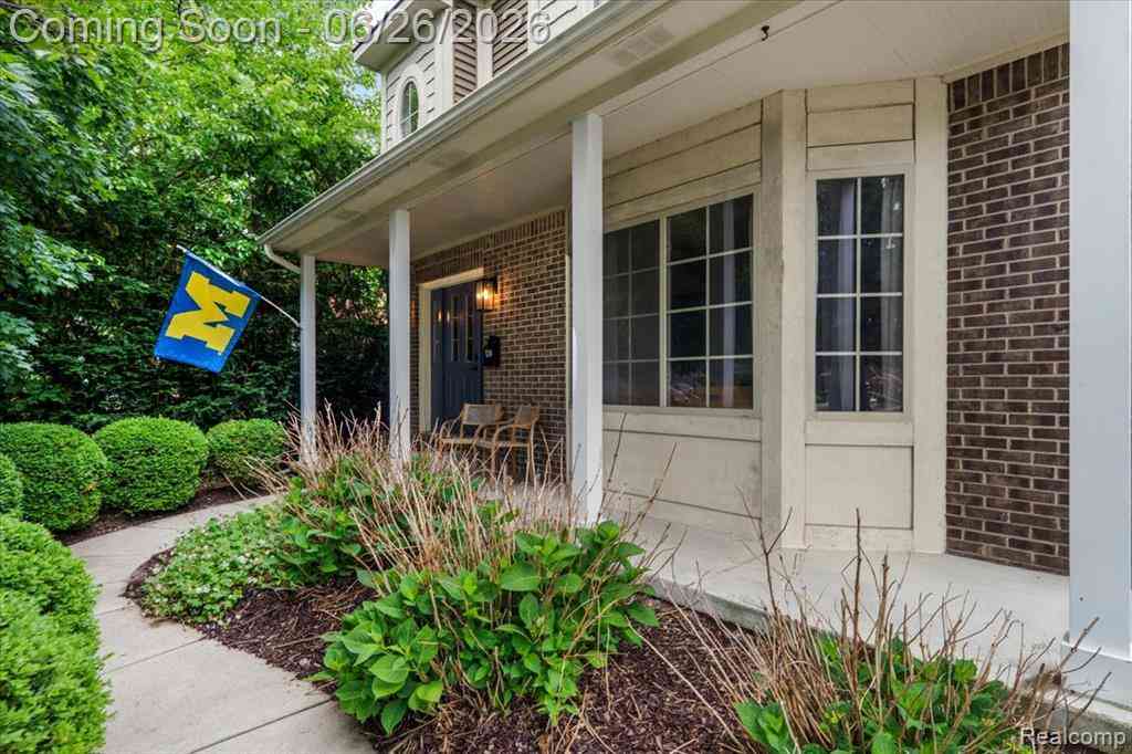 Homes For Sale - 124 Woodside Road <br/> Royal Oak, MI 48073