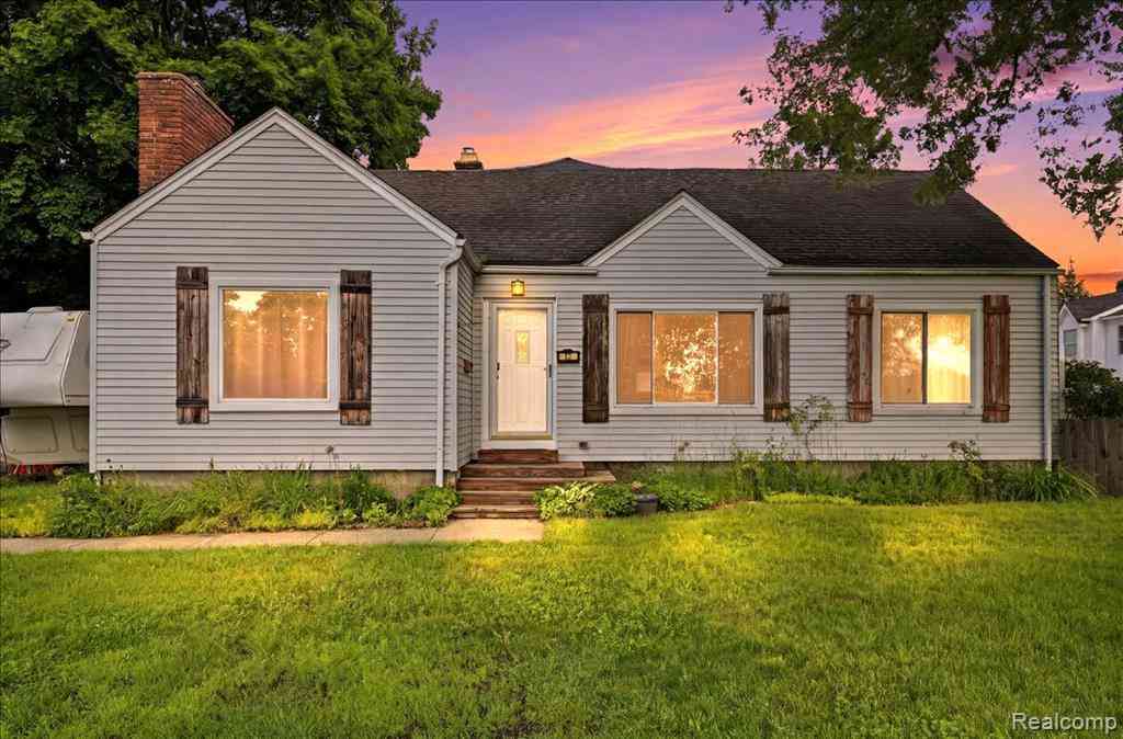 Homes For Sale - 37 Ensley Street <br/> Oxford, MI 48371