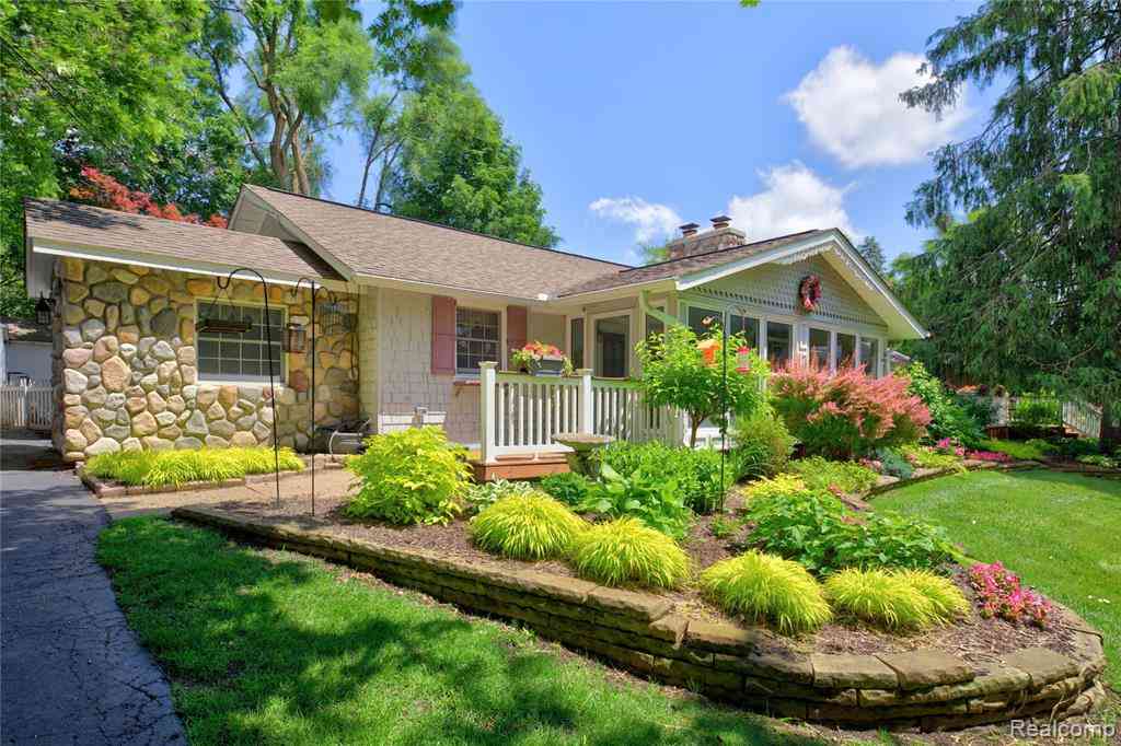 Homes For Sale - 75 W Burdick Street <br/> Oxford, MI 48371