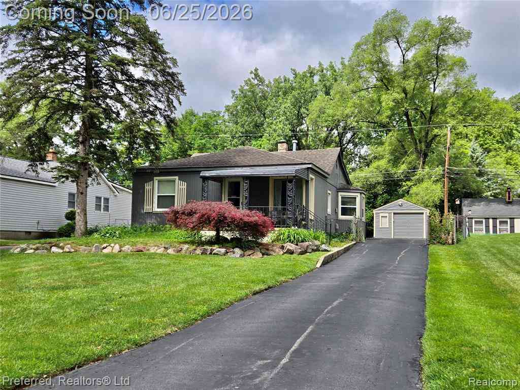 Homes For Sale - 15349 Deering Street <br/> Livonia, MI 48154