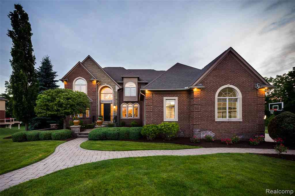 Homes For Sale - 24935 Ravine Drive <br/> South Lyon, MI 48178