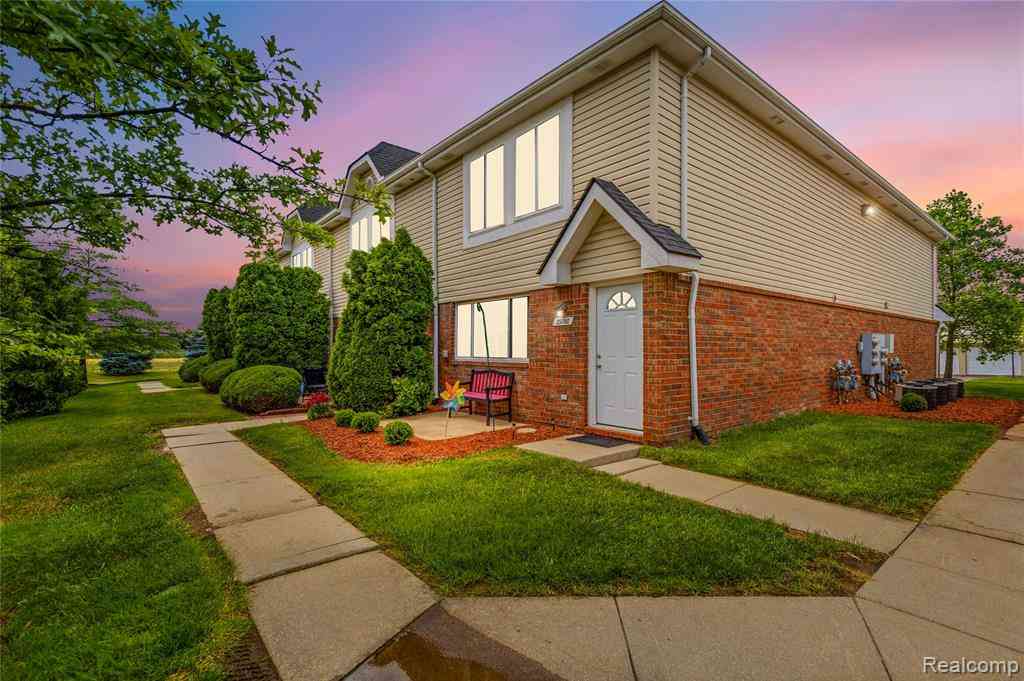 Condo For Sale - 29760 Beverly Lane  #32<br/> Macomb County, New Baltimore, MI 48047