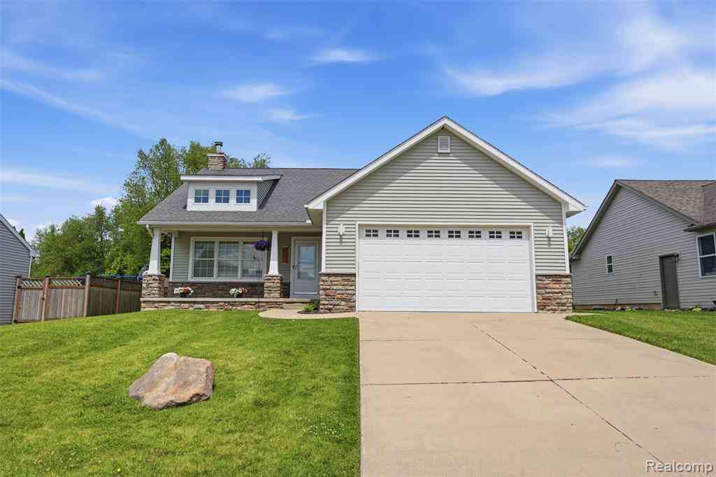 Homes For Sale - 3477 Amber Oaks Drive <br/> Howell, MI 48855