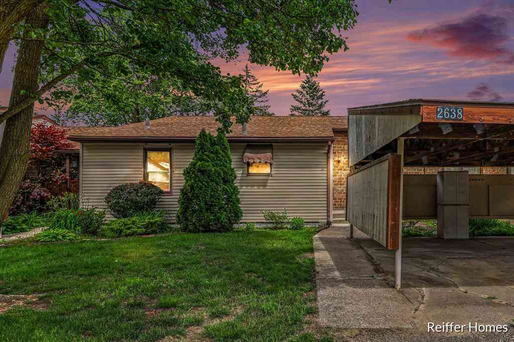 Condo For Sale - 2638 Chatham Woods Drive Se SE<br/> Grand Rapids, MI 49546