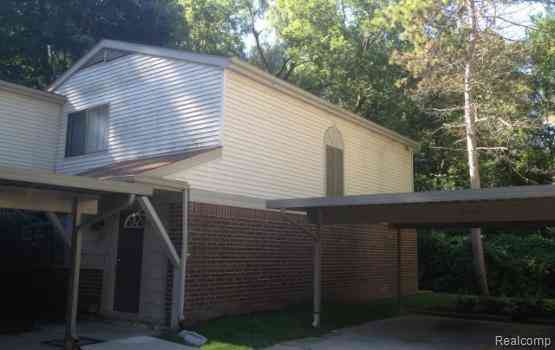 Condo For Sale - 27153 Farmbrook Villa Drive <br/> Southfield, MI 48034