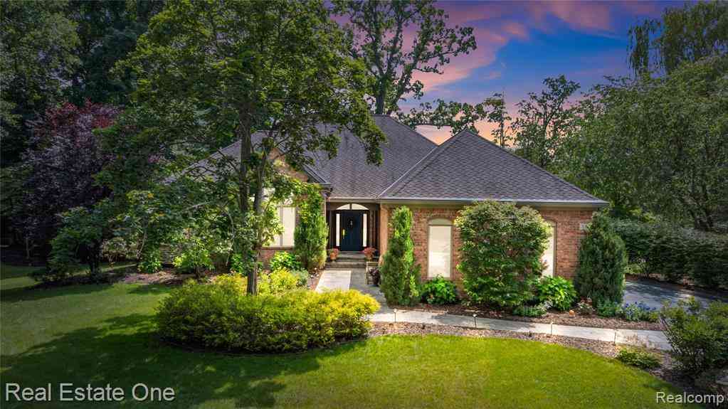 Homes For Sale - 3633 Orion Oaks Drive <br/> Lake Orion, MI 48360