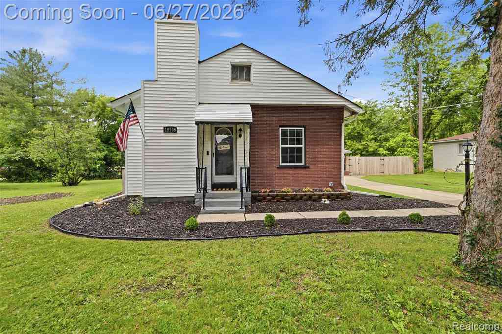 Homes For Sale - 18905 Maplewood Street <br/> Livonia, MI 48152