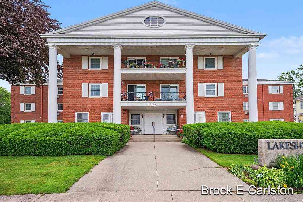 Condo For Sale - 1249 Lakeshore Drive  #339<br/> Muskegon, MI 49441