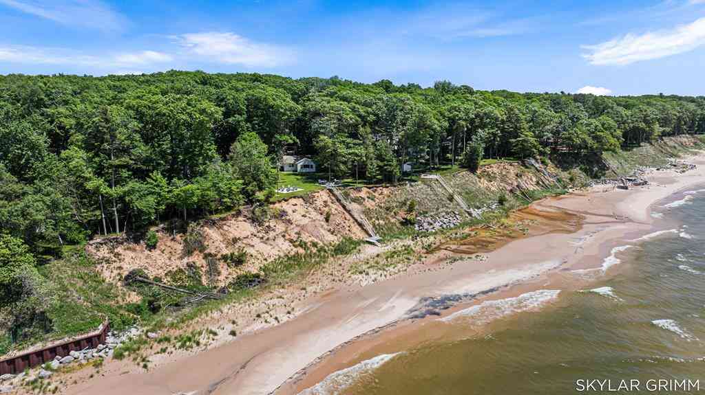 Homes For Sale - 2121 N Scenic Drive <br/> Muskegon, MI 49445