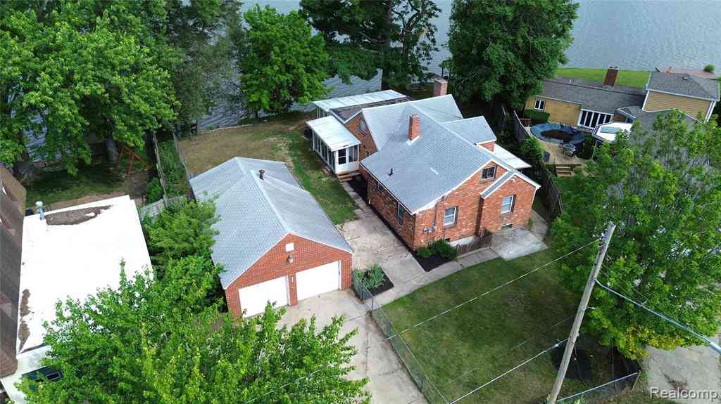 Homes For Sale - 4047 Mitchell Drive <br/> Flint, MI 48506