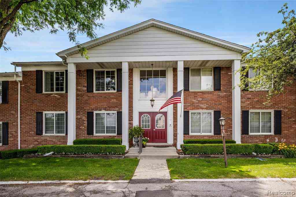 Condo For Sale - 2426 Mulberry Square  #55<br/> Bloomfield Hills, MI 48302