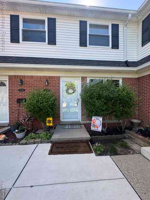 Condo For Sale - 45746 Kensington  <br/> Macomb County, Utica, MI 48317