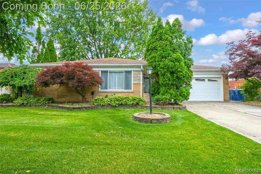 Homes For Sale - 13818 Collins Drive <br/> Warren, MI 48088