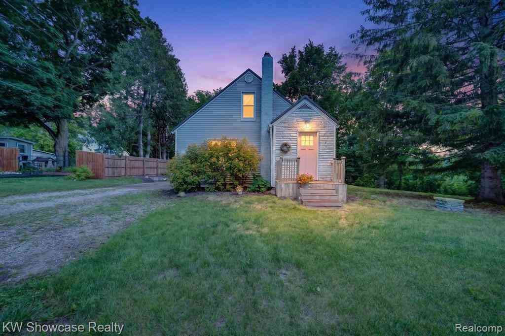 Homes For Sale - 407 Broadway  <br/> Davisburg, MI 48350