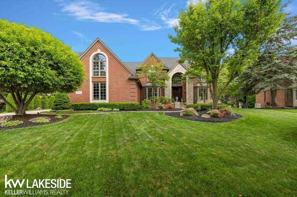 Homes For Sale - 1387 Pebble Ridge Drive <br/> Oakland County, Rochester, MI 48307