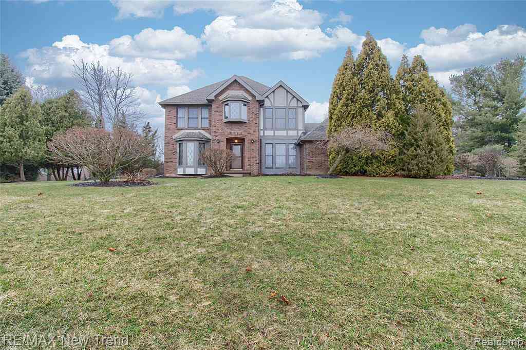 Homes For Sale - 7252 Steeplechase Drive <br/> Saline, MI 48176