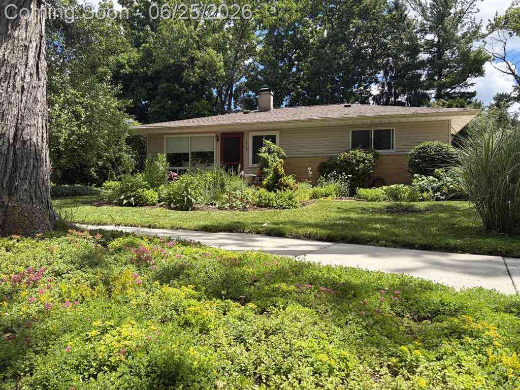 Homes For Sale - 2104 S Circle Drive <br/> Ann Arbor, MI 48103