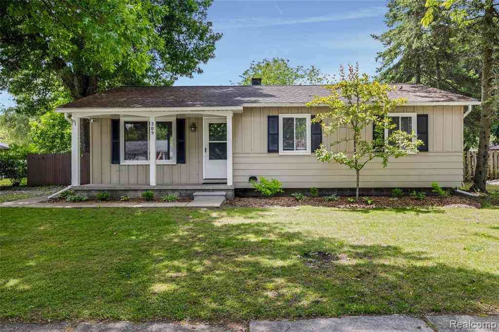 Homes For Sale - 309 Crescent Avenue <br/> Holly, MI 48442