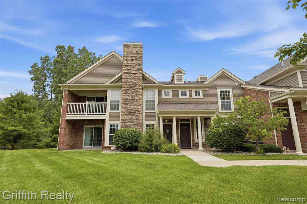 Condo For Sale - 4271 Deeside Drive <br/> Livingston County, Brighton, MI 48116