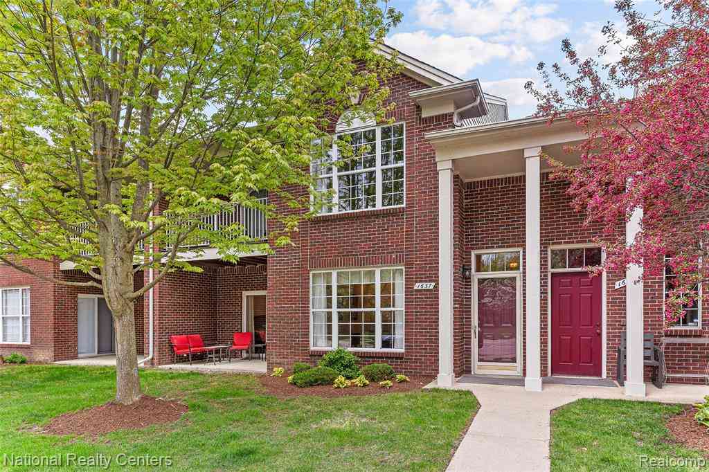 Condo For Sale - 1637 Deepwood Circle <br/> Rochester, MI 48307