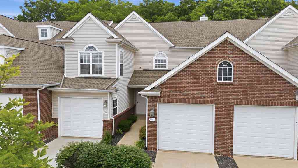 Condo For Sale - 2946 Hunley Drive <br/> Ann Arbor, MI 48105