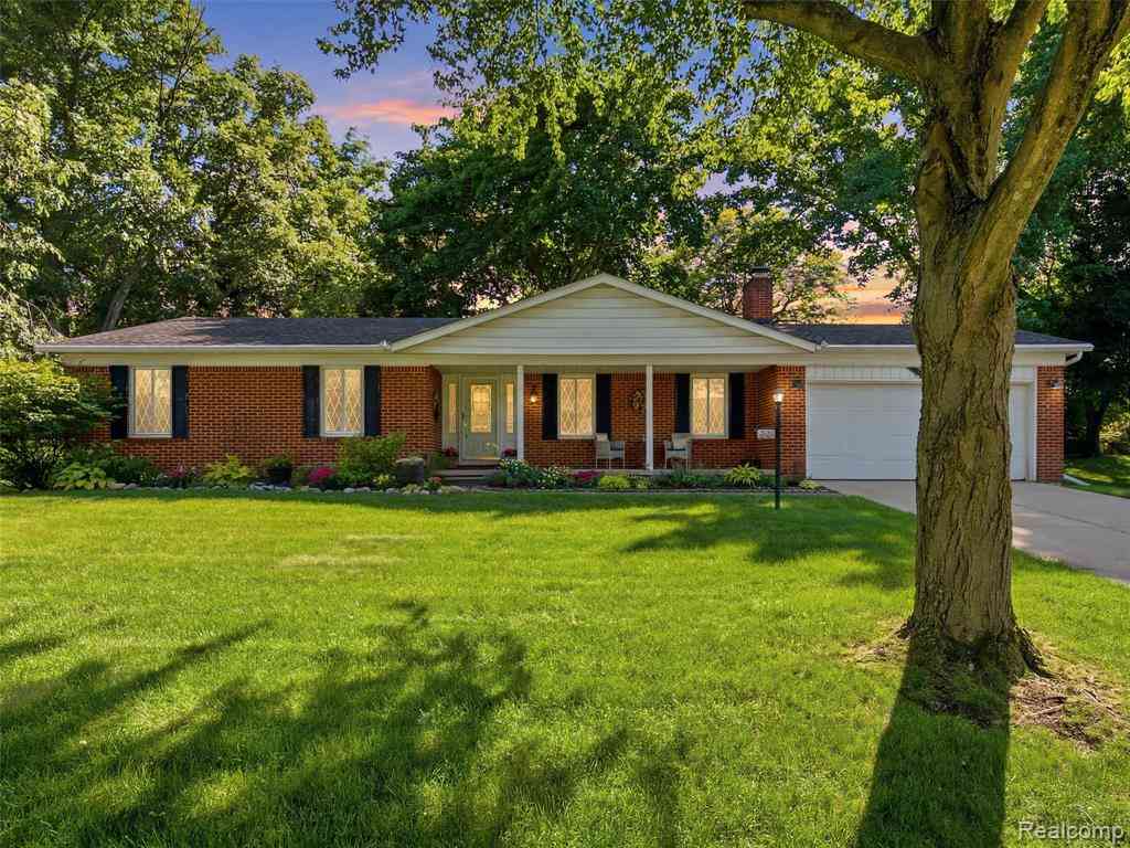 Homes For Sale - 36829 Lansbury Lane <br/> Farmington, MI 48335