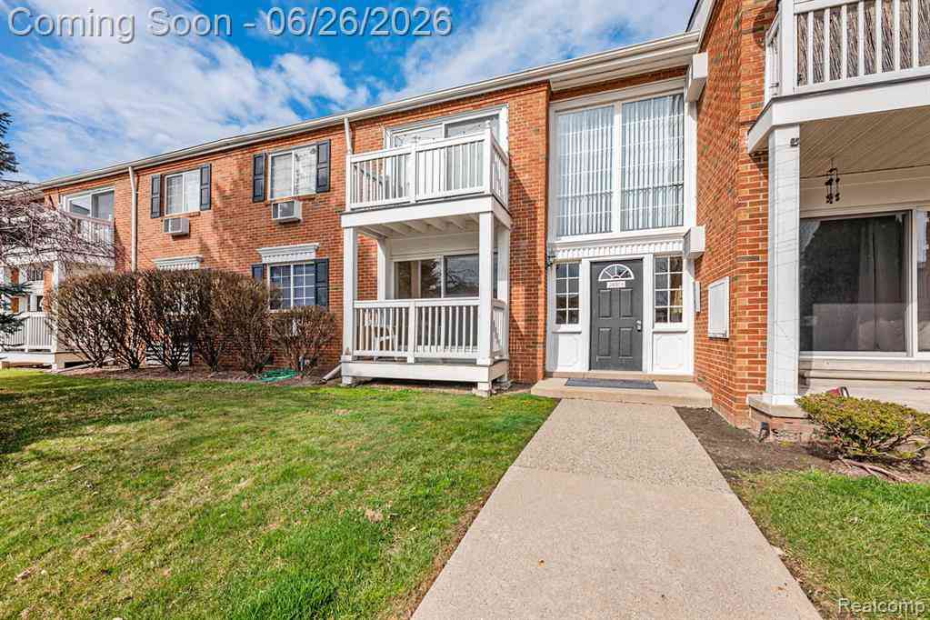 Condo For Sale - 2400 Parmenter Boulevard  #104<br/> Royal Oak, MI 48073