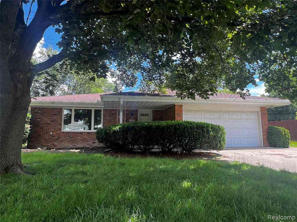 Homes For Sale - 3582 Paddington Drive <br/> Troy, MI 48084
