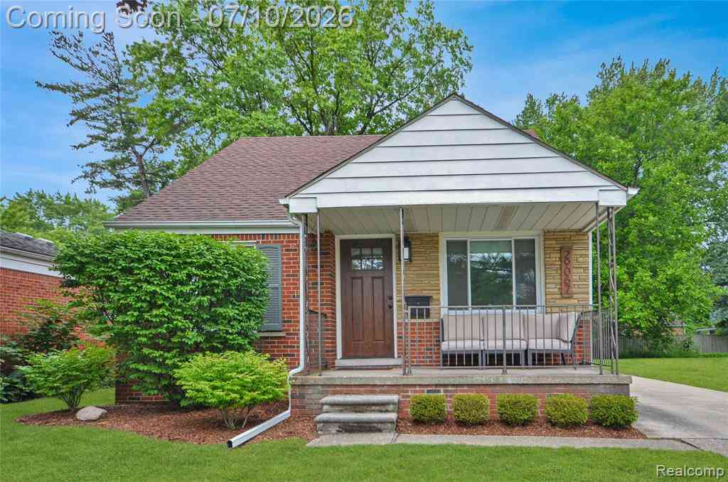 Homes For Sale - 29067 Milton Avenue <br/> Madison Heights, MI 48071