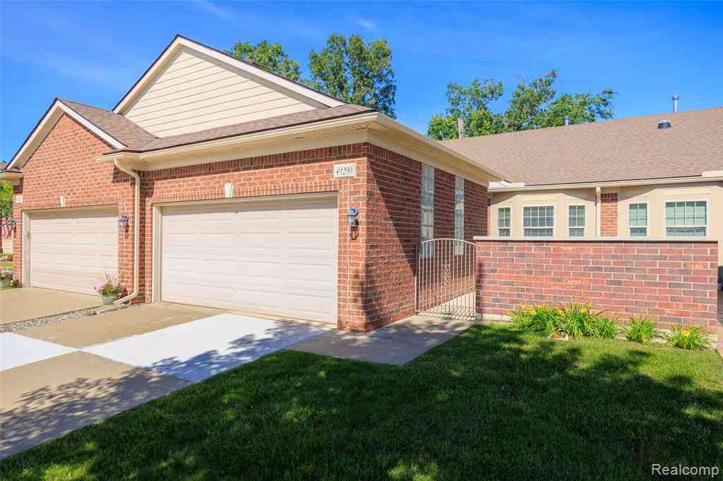 Condo For Sale - 49290 Wayburn Drive <br/> Macomb County, Macomb, MI 48042