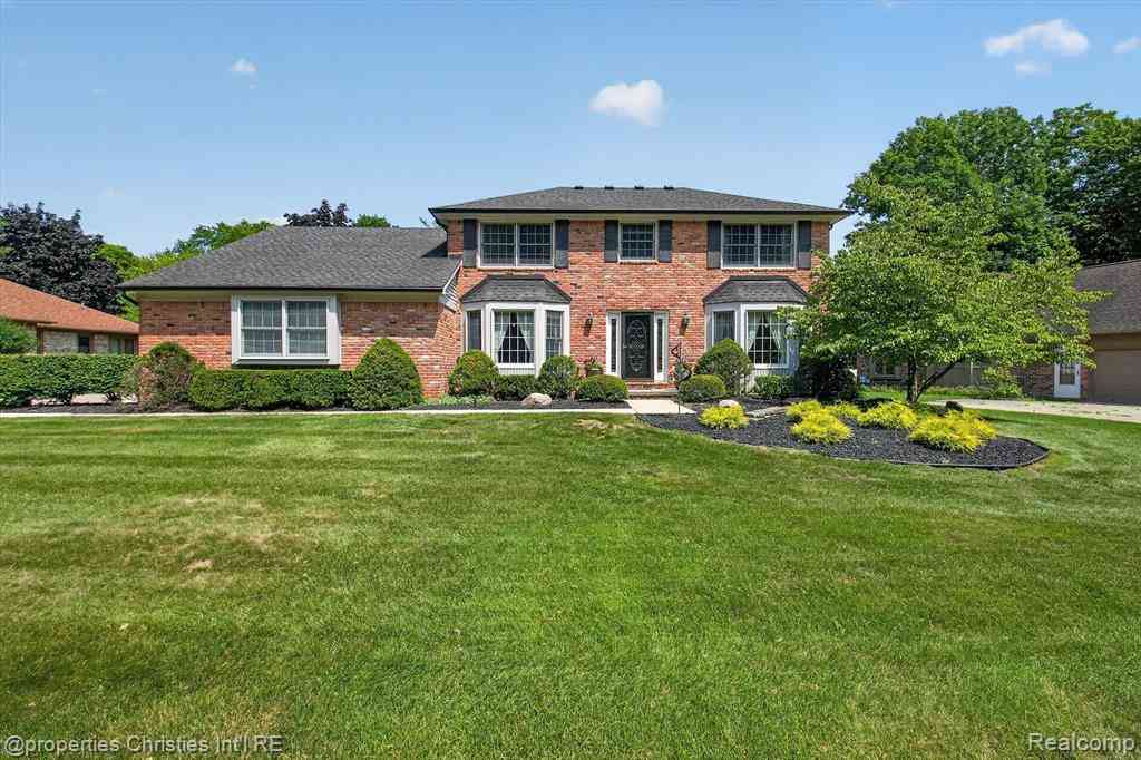 Homes For Sale - 21500 Woodfarm Drive <br/> Northville, MI 48167