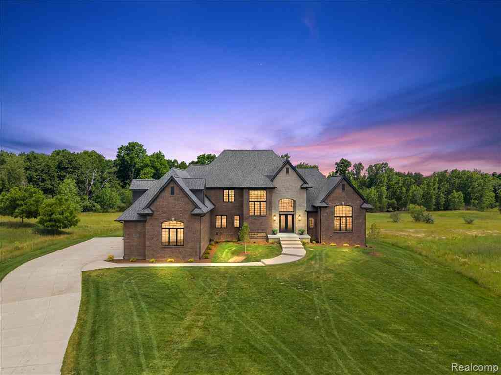 Homes For Sale - 6301 Bridle Path <br/> Grand Blanc, MI 48439