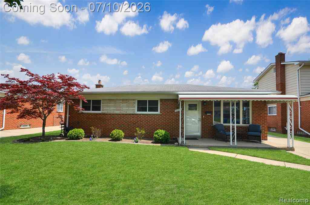 Homes For Sale - 32354 Beechwood Drive <br/> Warren, MI 48088