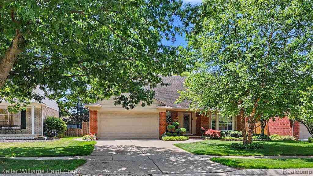 Homes For Sale - 1437 Blairmoor Court <br/> Grosse Pointe, MI 48236