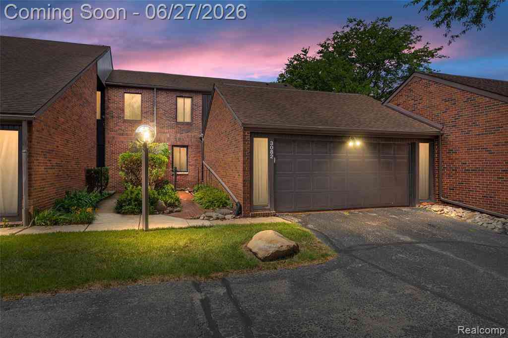 Condo For Sale - 3082 Lindenwood Drive <br/> Wayne County, Dearborn, MI 48120