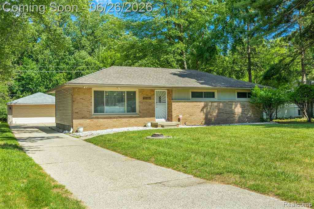 Homes For Sale - 22400 Leewright Avenue <br/> Southfield, MI 48033