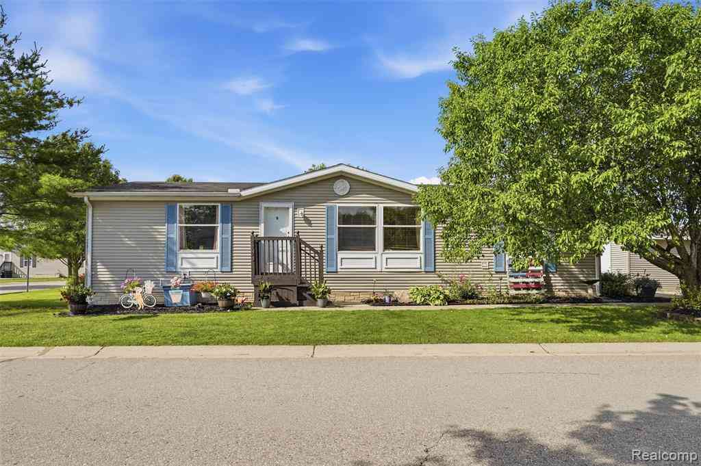 Homes For Sale - 4729 Turtle Creek Drive <br/> Howell, MI 48843