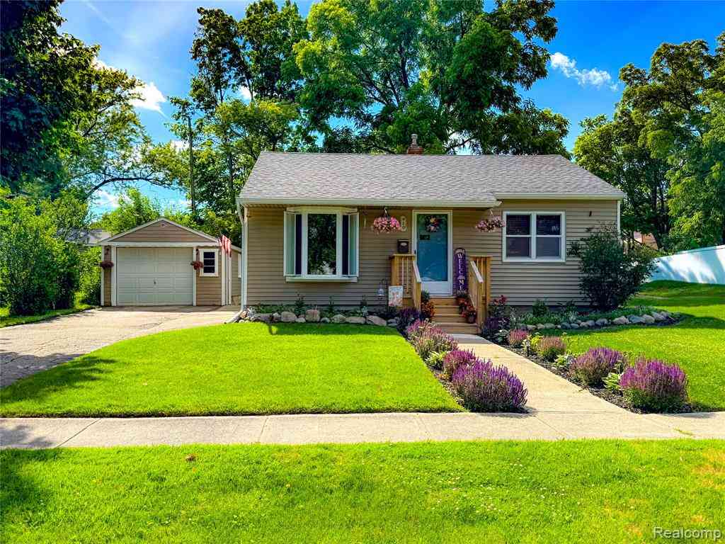 Homes For Sale - 610 N Barnard Street <br/> Livingston County, Howell, MI 48843