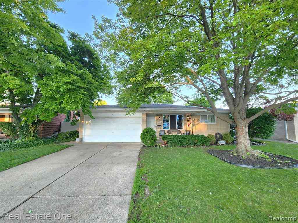 Homes For Sale - 35636 Bonneville Drive <br/> Macomb County, Sterling Heights, MI 48312