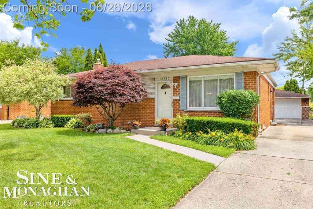 Homes For Sale - 32430 Gloede Drive <br/> Warren, MI 48088