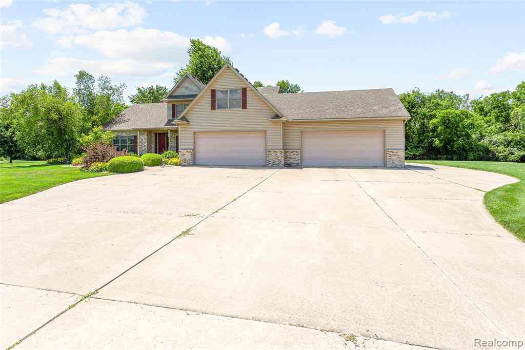 Homes For Sale - 13733 Crooked Creek Lane <br/> Carleton, MI 48117