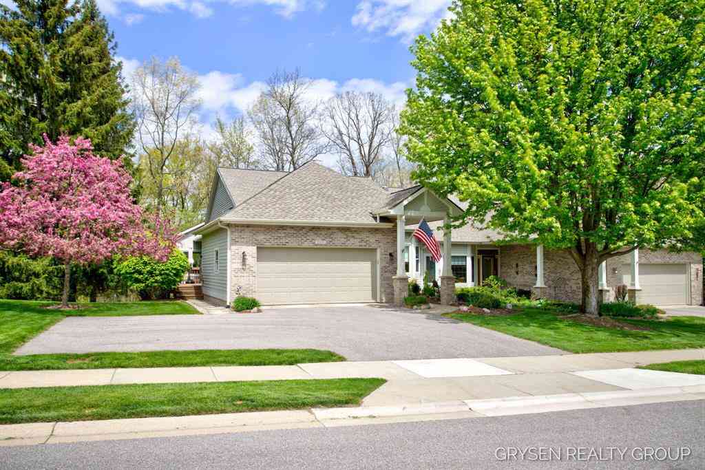 Condo For Sale - 2137 Lamberton Creek Lane Ne NE #22<br/> Grand Rapids, MI 49505