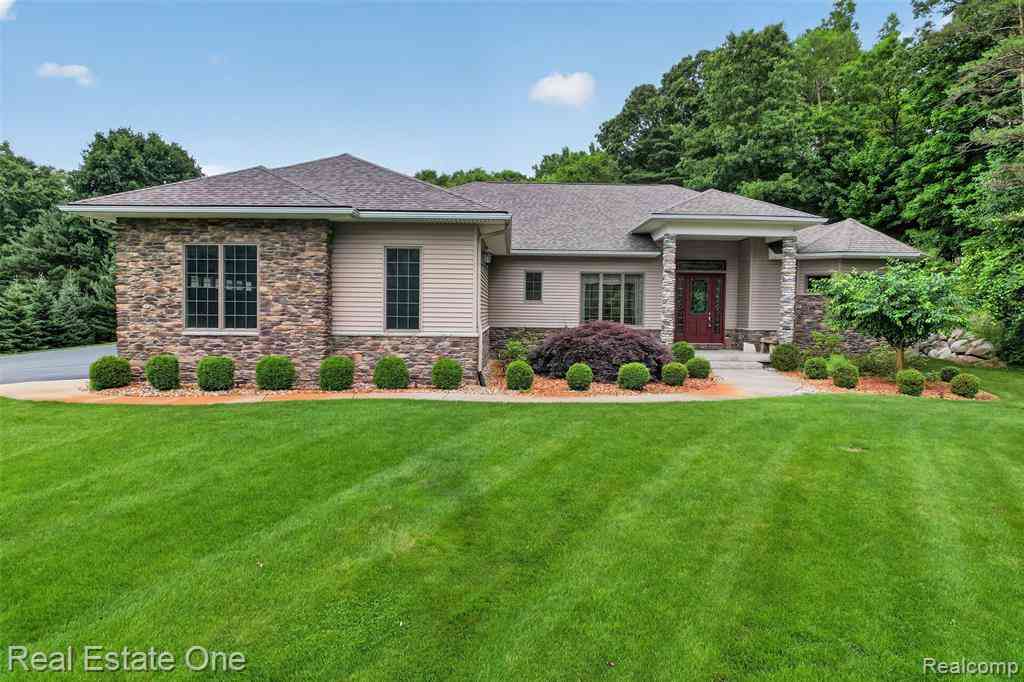 Homes For Sale - 1161 Oakwood Road <br/> Oakland County, Ortonville, MI 48462