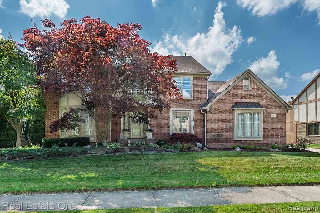Homes For Sale - 6489 Shoreline Drive <br/> Oakland County, Troy, MI 48085