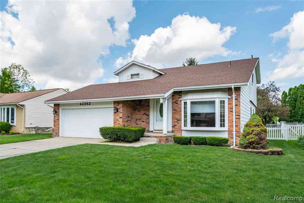Homes For Sale - 42352 Park Ridge Road <br/> Novi, MI 48375