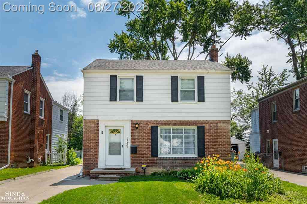 Homes For Sale - 19282 Raymond Street <br/> Wayne County, Grosse Pointe Woods, MI 48236