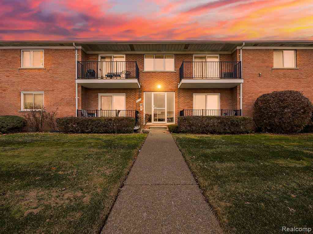 Condo For Sale - 32125 Beaconsfield Street  #44<br/> Macomb County, Roseville, MI 48066